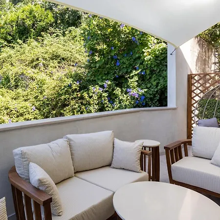 B With Old Town & Sea View *