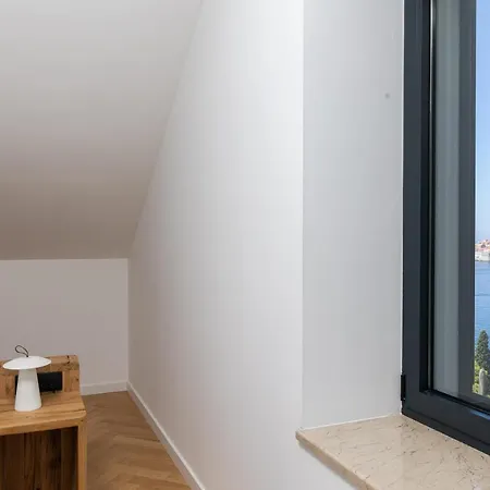 B With Old Town & Sea View ドゥブロブニク