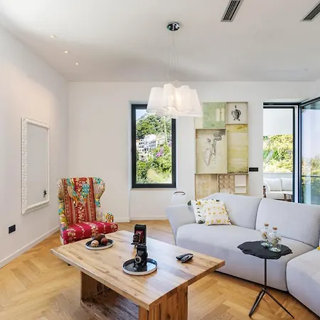 B With Old Town & Sea View Apartamento *