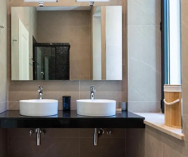 B With Old Town & Sea View Daire *