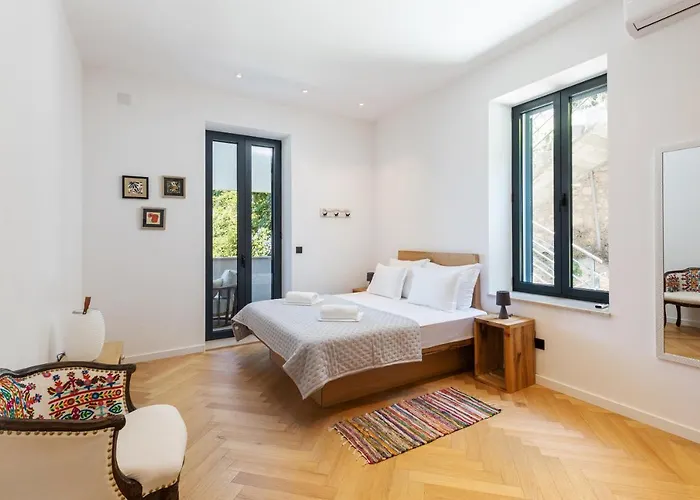 B With Old Town & Sea View Daire *