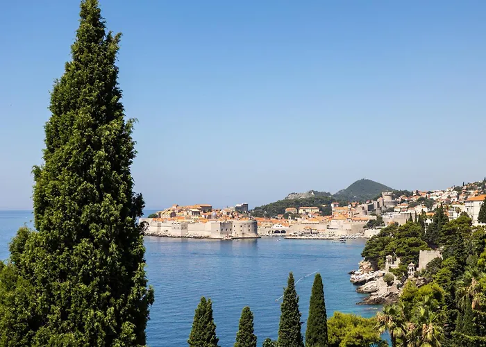 B With Old Town & Sea View *